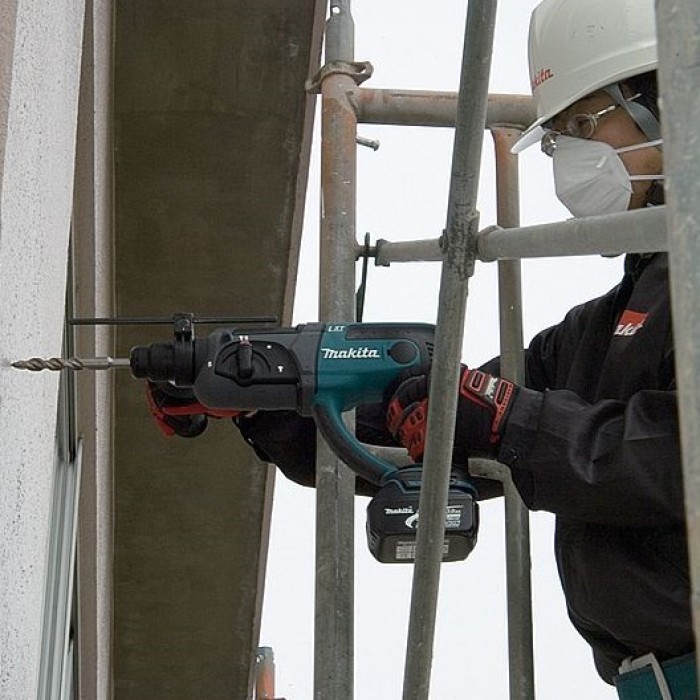 Аккумуляторный перфоратор Makita DHR241RFJ (18 В, 2х3 А*ч, 2 Дж)
