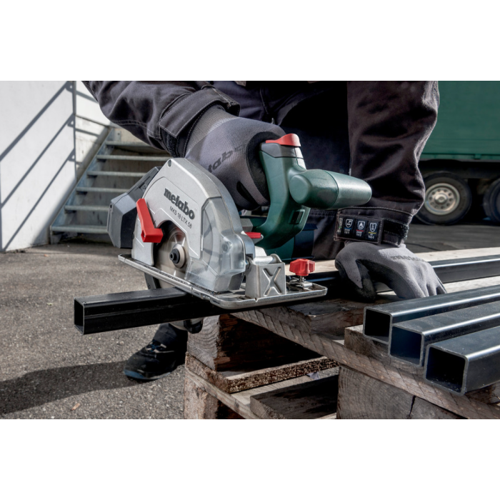 Аккумуляторная дисковая пила по металлу Metabo MKS 18 LTX 58 (18 В, 165x20 мм, без АКБ) (611866840)