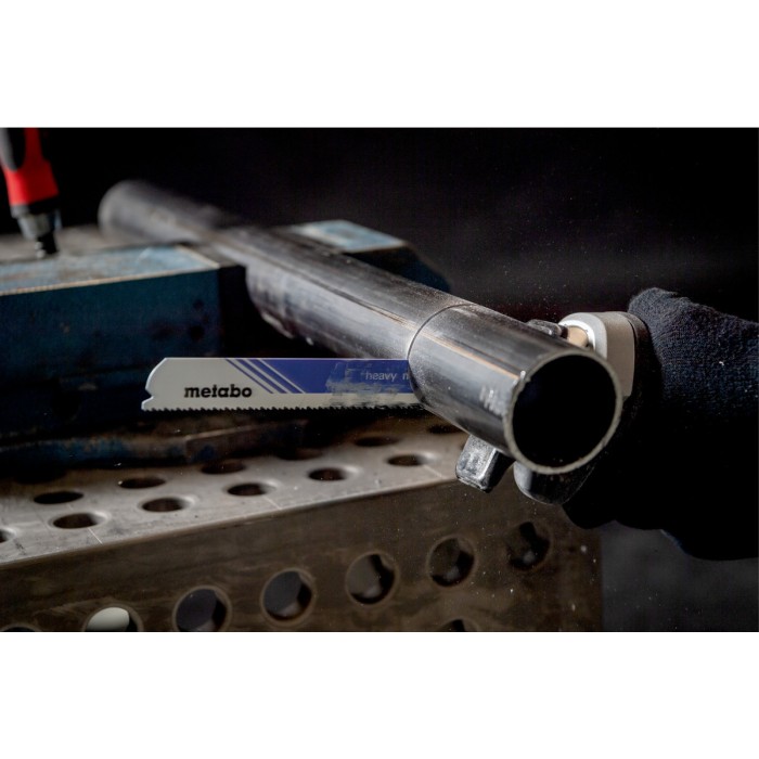 Аккумуляторная сабельная пила Metabo SSEP 18 LTX BL MVT (18 В, 2х8 А*ч, 32 мм) (602258810)