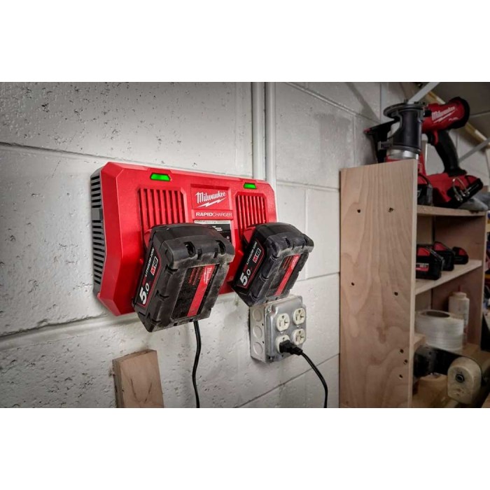 Зарядное устройство для аккумуляторов Milwaukee M18 DFC (220 В, 18 В) (4932472073)