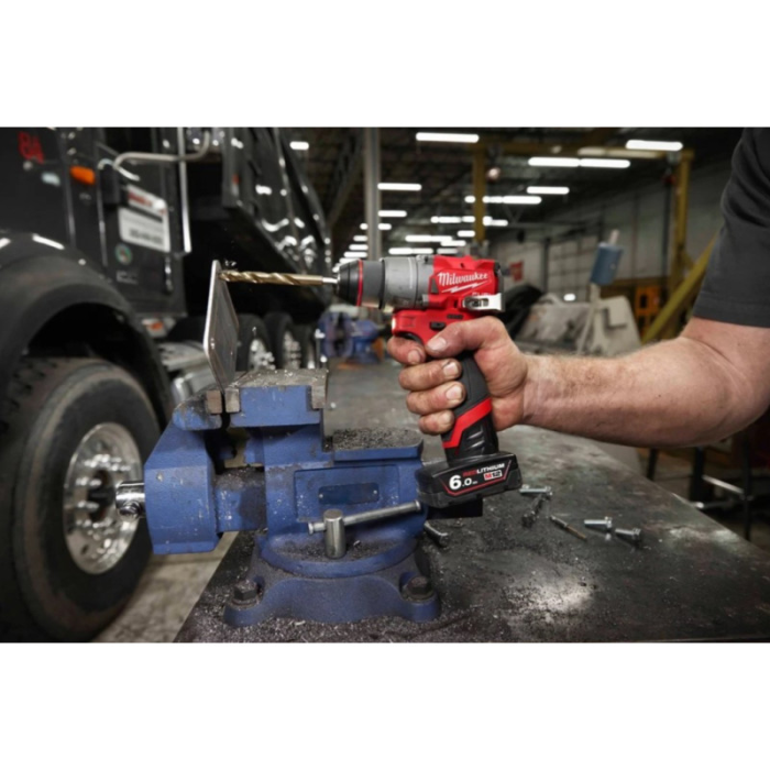 Аккумуляторная ударная дрель-шуруповерт Milwaukee M12 FPD2-402X (12 В, 2х4 А*ч, 45 Н*м) (4933479869)